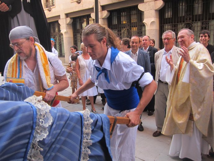 Xavier Trias En La Puerta De La Iglesia Santa María De Grácia