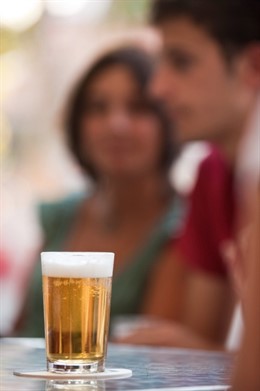 Gente Tomando Una Cerveza