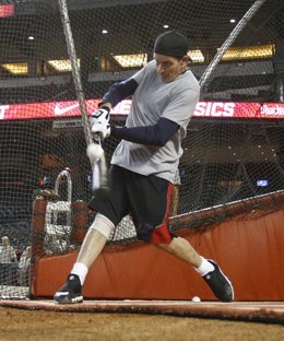 Charlie Sheen Jugando Al Béisbol 