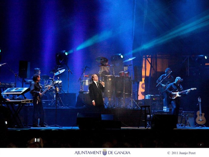 Julio Iglesias En Un Concierto En Gandia (Valencia)