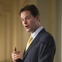 Clegg: Los culpables del vandalismo deben reunirse con sus víctimas