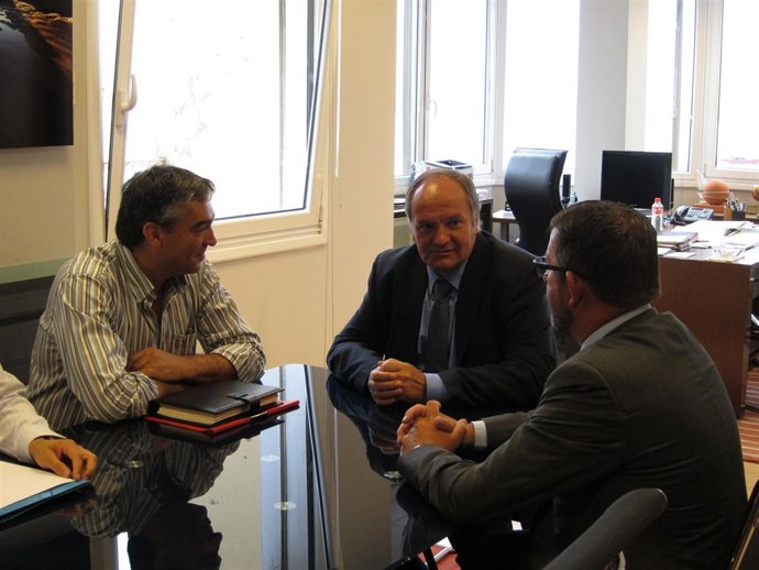 El Consejero Y El Alcalde De Piélagos