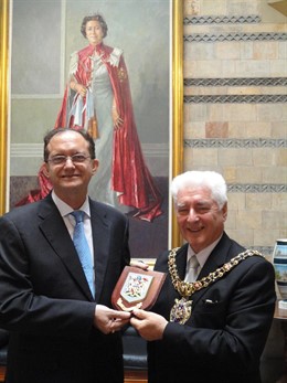 Javier Checa Y Harry Lyons 