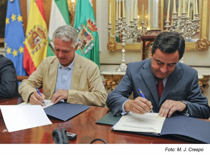 Loaiza Y Menacho Firmando Programa De Fomento Del Empleo Agrario