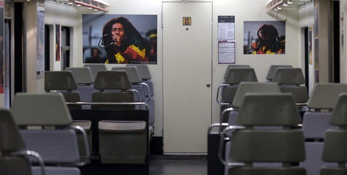 Cartel De Bob Marley En Un Vagón De Tren