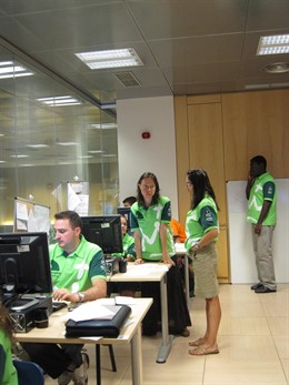 Unos Voluntarios En El Centro De Coordinación Del Voluntariado Del CISEM JMJ2011