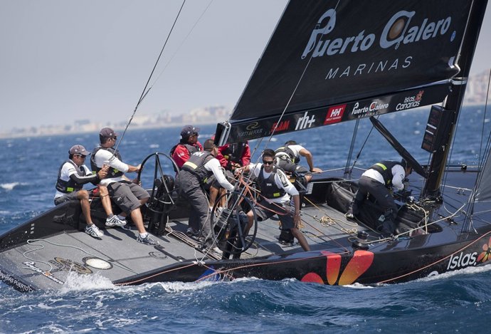 El Islas Canarias Puerto Calero Lidera Con El Team Aqua La Cagliari RC44' Cup