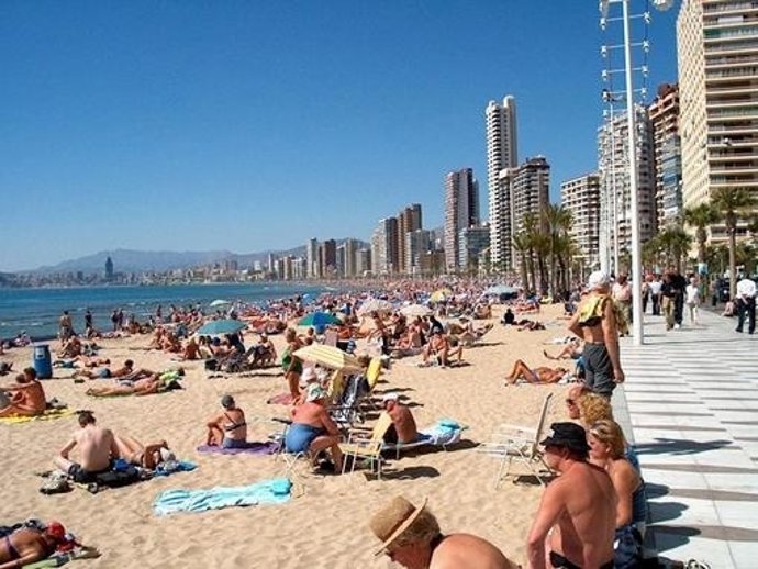 Imagen De Una Playa De Benidorm