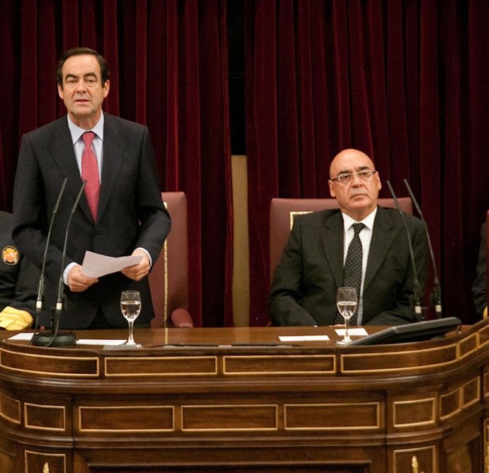 Bono Y Rojo En La Tribuna Del Congreso