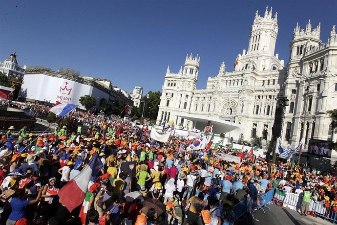 Panorámica De La Plaza De La Cibeles, Tomada Por Los Peregrinos De La JMJ
