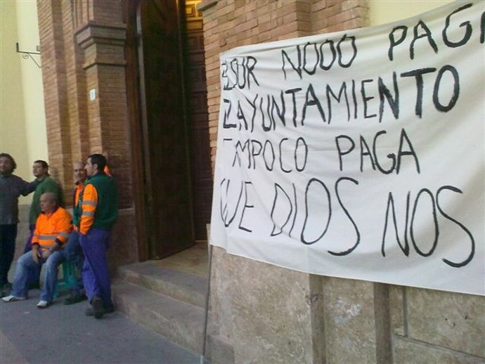 Trabajadores de Elsur encerrados en la Iglesia de San Isidro