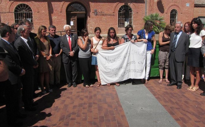 Concentración En Memoria De Los Menores Fallecidos En Un Centro De Acogida