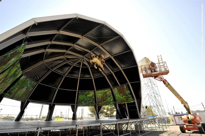 Montaje Del Escenario Del Rototom