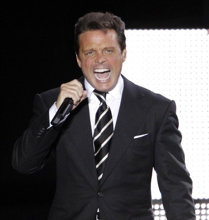 Luis Miguel Cantando