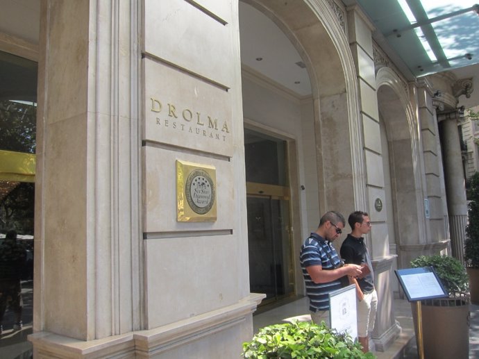 Placa Del Drolma, En La Entrada Del Hotel Majestic