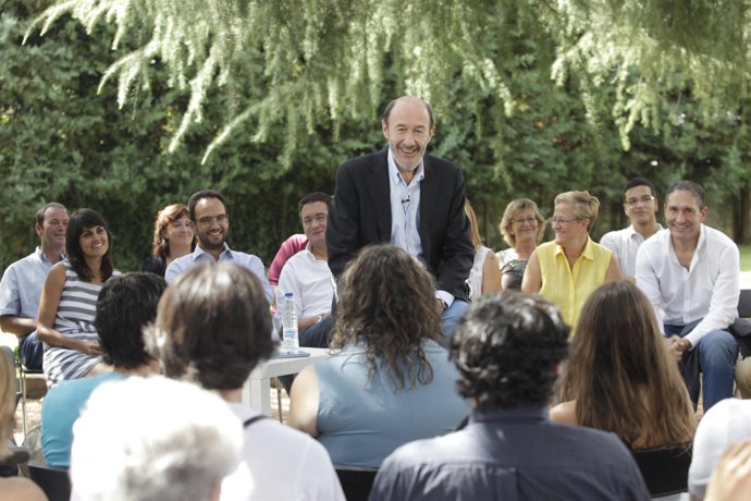 Plano Sonriente De Alfredo Pérez Rubalcaba