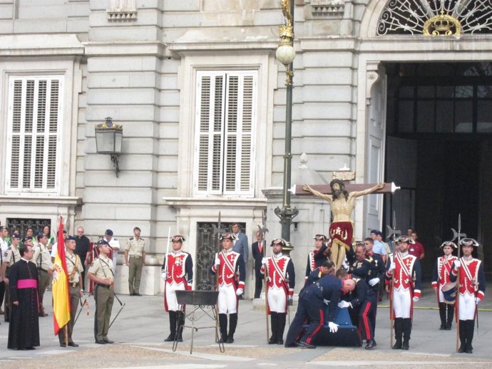 Homenaje A La Bandera De Los 14 Países Cuyos Militares Participan En La JMJ