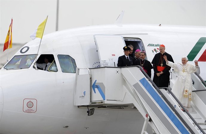 El Papa Benedicto XVI Llega A Barajas Para La JMJ