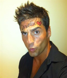 David Bustamante Con La Cara Pintada
