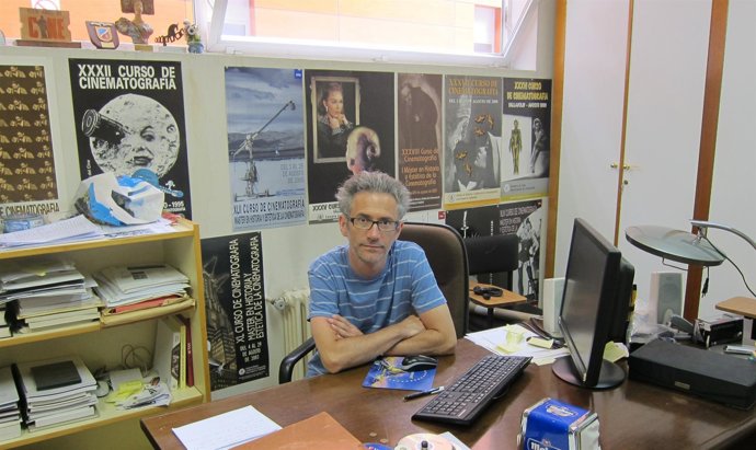 Casas Antes De Unas De Sus Ponencias En El Cuso De Cine De La UVA