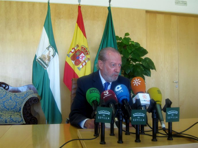 El Presidente De La Diputación De Sevilla, Fernando Rodríguez Villalobos