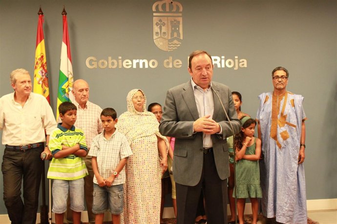 Pedro Sanz Recibe A Los Niños Saharauis Del Programa 'Vacaciones En Paz'