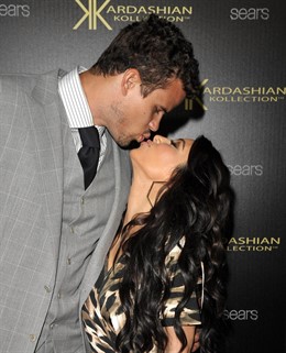 Kris Humphries Y Kim Kardashian Besándose