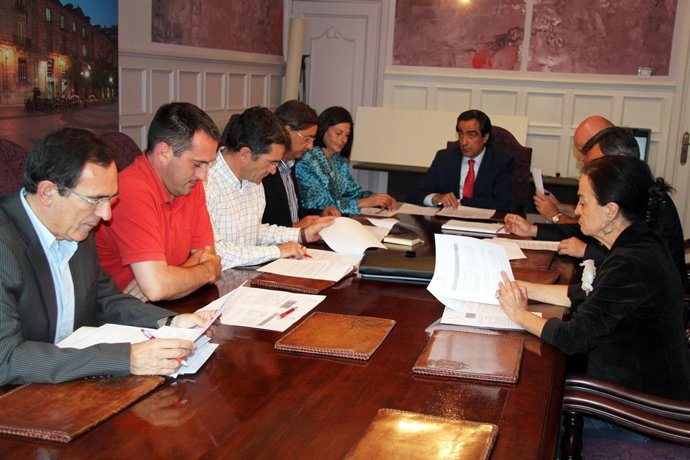 El Alcalde De Torrelavega Y Los Portavoces