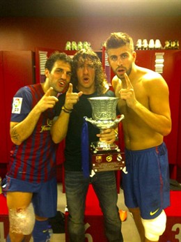 Cesc Fábregas, Carles Puyol Y Gerard Piqué Celebran La Supercopa De España 