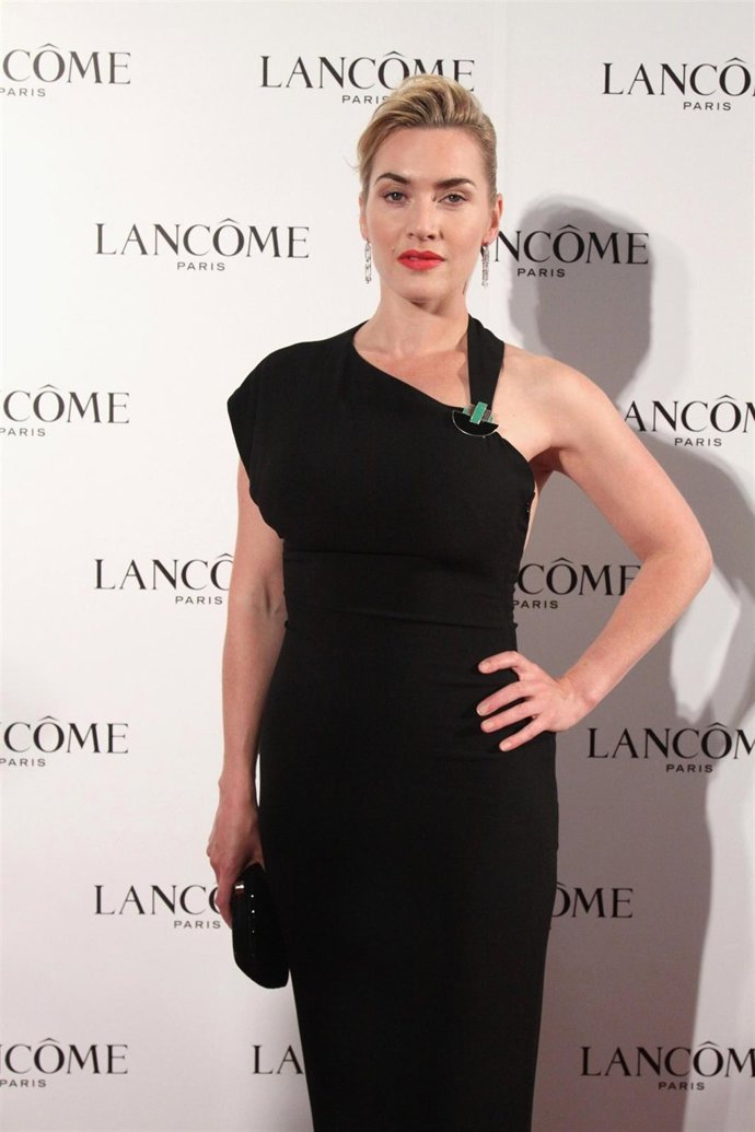 Kate Winslet Sobre La Alfombra Roja