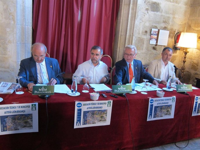 José Miguel Palazuelo Y Martín Manceñido, En El Centro