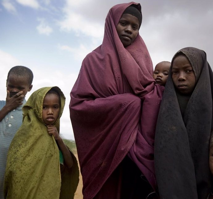 Niños Y Mujeres Hambre Somalia