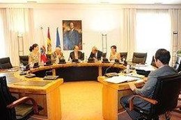 Mesa Del Parlamento De Cantabria