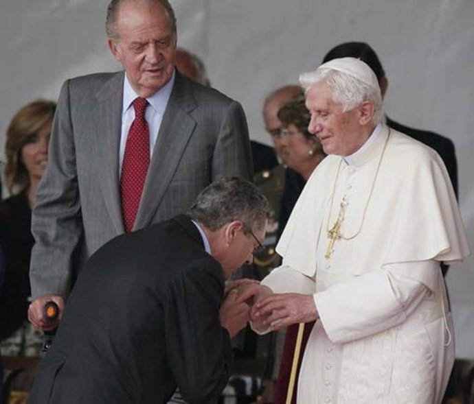 El Alcalde De Madrid Recibe Al Papa Benedicto XVI