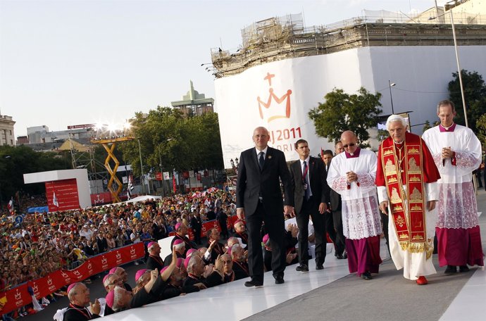 Benedicto XVI Llega A Cibeles En La Jornada Mundial De La Juventud