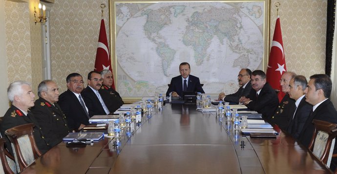 El Presidente De Turquía Erdogan, Junto A Su Consejo De Seguridad Nacional