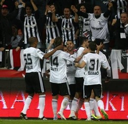 El Besiktas Celebra El Primer Gol