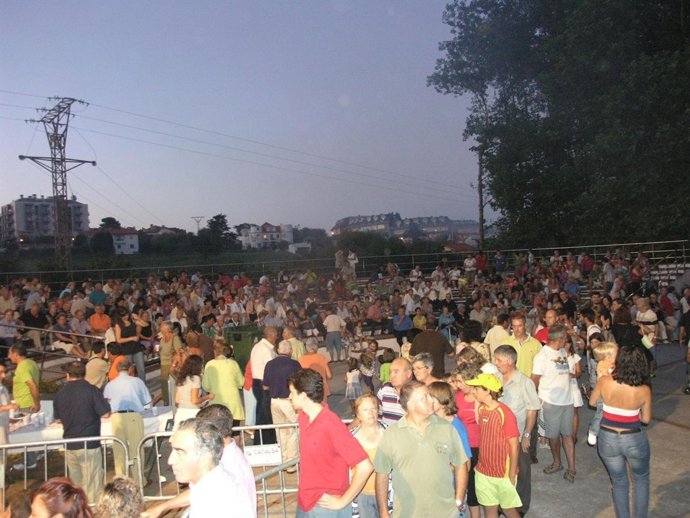 Asistentes A La Sardinada Del Pasado Año