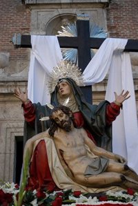 Todos los pasos que participarán hoy en el Via Crucis ya están en Madrid y se pueden visitar