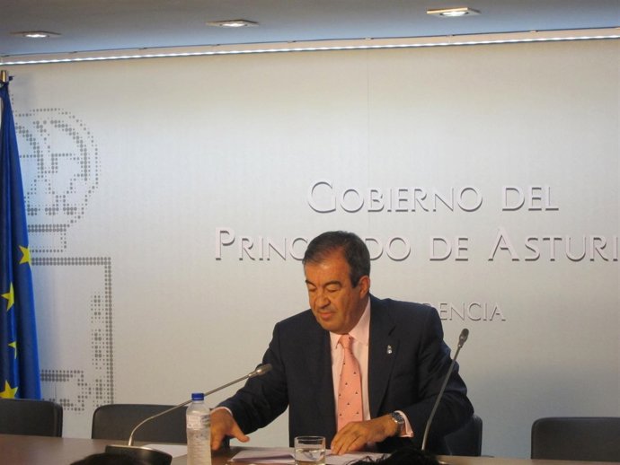 Cascos, En La Sede De La Presidencia