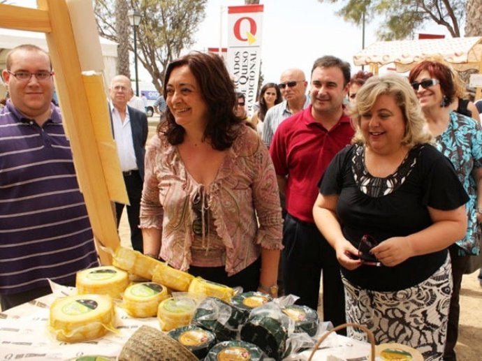 Mar Moreno Y Clara Aguilera, En La Muestra 'Los Mercados De Queso Tradicional'