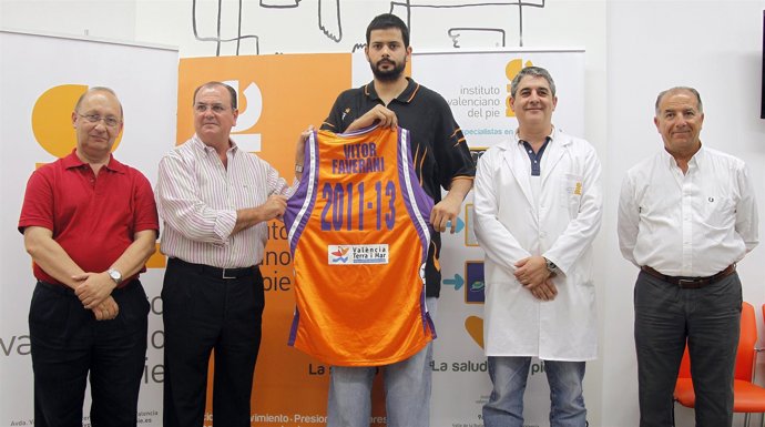 Presentación Del Pívot Del Valencia Basket Vitor Faverani