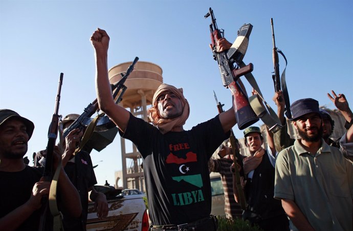 Rebeldes Libios Celebran La Toma De Otra Ciudad Al Oeste De Trípoli