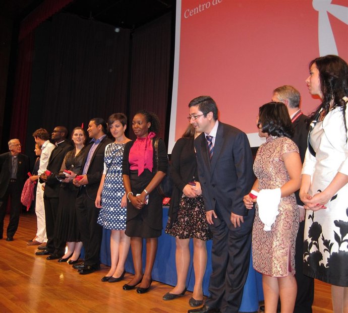 12 Jovenes Han Comido Con El Papa En La JMJ