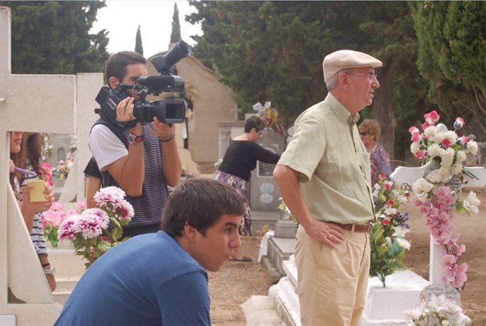 Alumnos Del Taller De Cortometrajes Trabajando En Sus Piezas