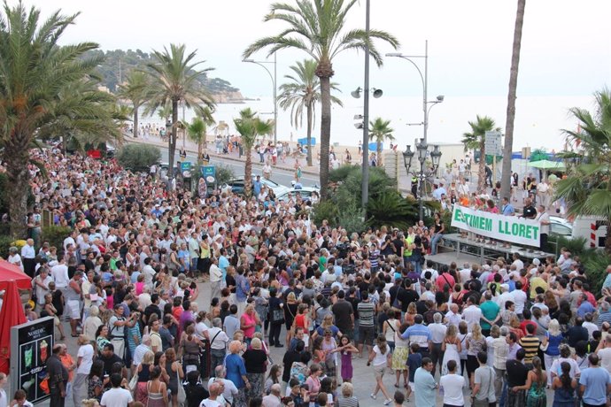 Manifestación Contra Los Altercados En Lloret De Mar