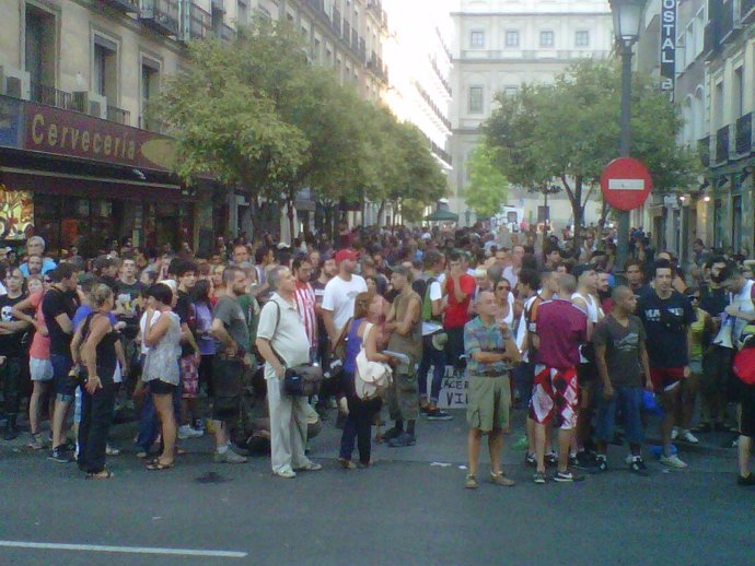 Unos 200 'Indignados' Se Reúnen En Atocha Para Acabar En Sol