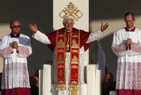 El Papa a los jóvenes en el Vía Crucis: "No paséis de largo ante el sufrimiento humano"