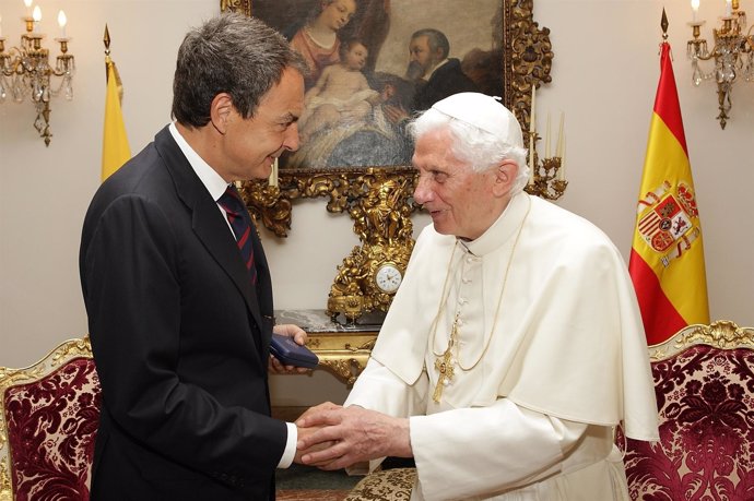 Zapatero Y Benedicto XVI Se Saludan En Su Encuentro En La Nunciatura