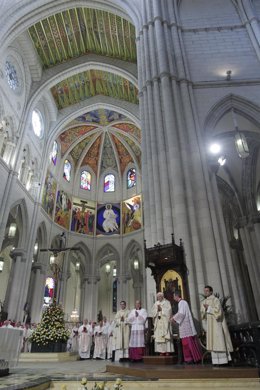 El Papa Benedicto XVI Celebra La Eucaristía En La Almudena (JMJ)